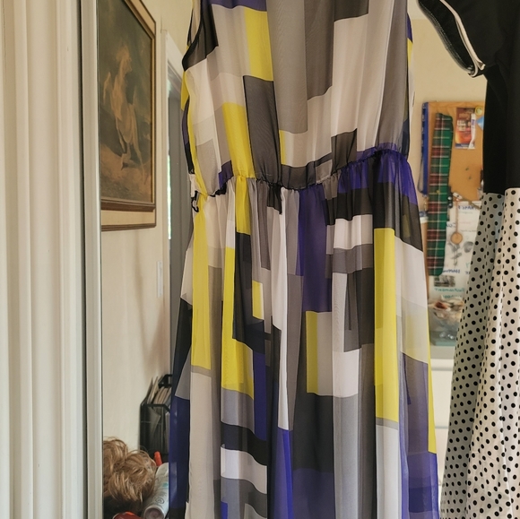 Dawn's Dresses - Picture 13 of 16